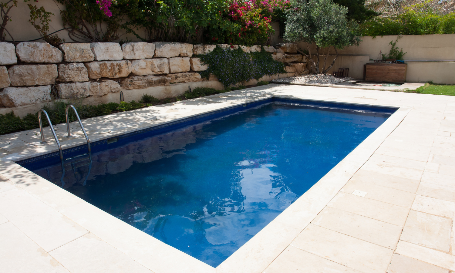 modern pool deck interlocking in Ontario